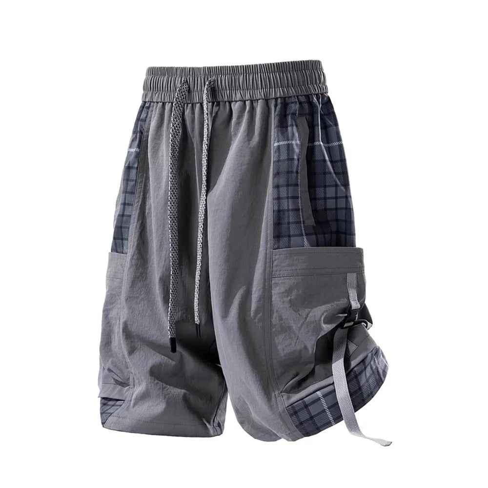 Men's plaid stitch casual cargo shorts in loose fit with multiple pockets