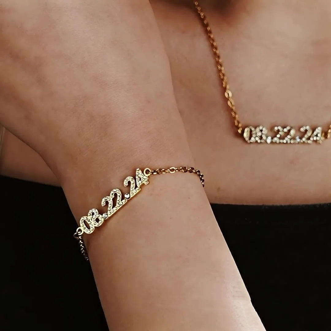 Stainless steel digital bracelet with diamond studded numbers in gold, rose gold or steel colour
