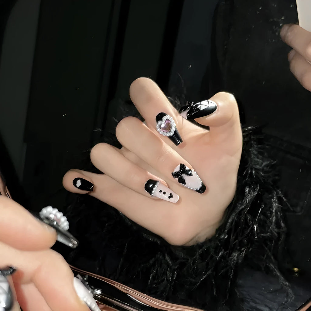 Black pink heart hand-painted detachable false nails with bow decorations in cat's eye style