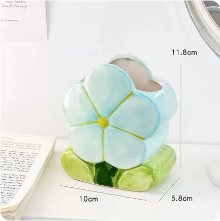 Ceramic pen holder storage box with floral decoration measuring 11.8x5.8x10 cm