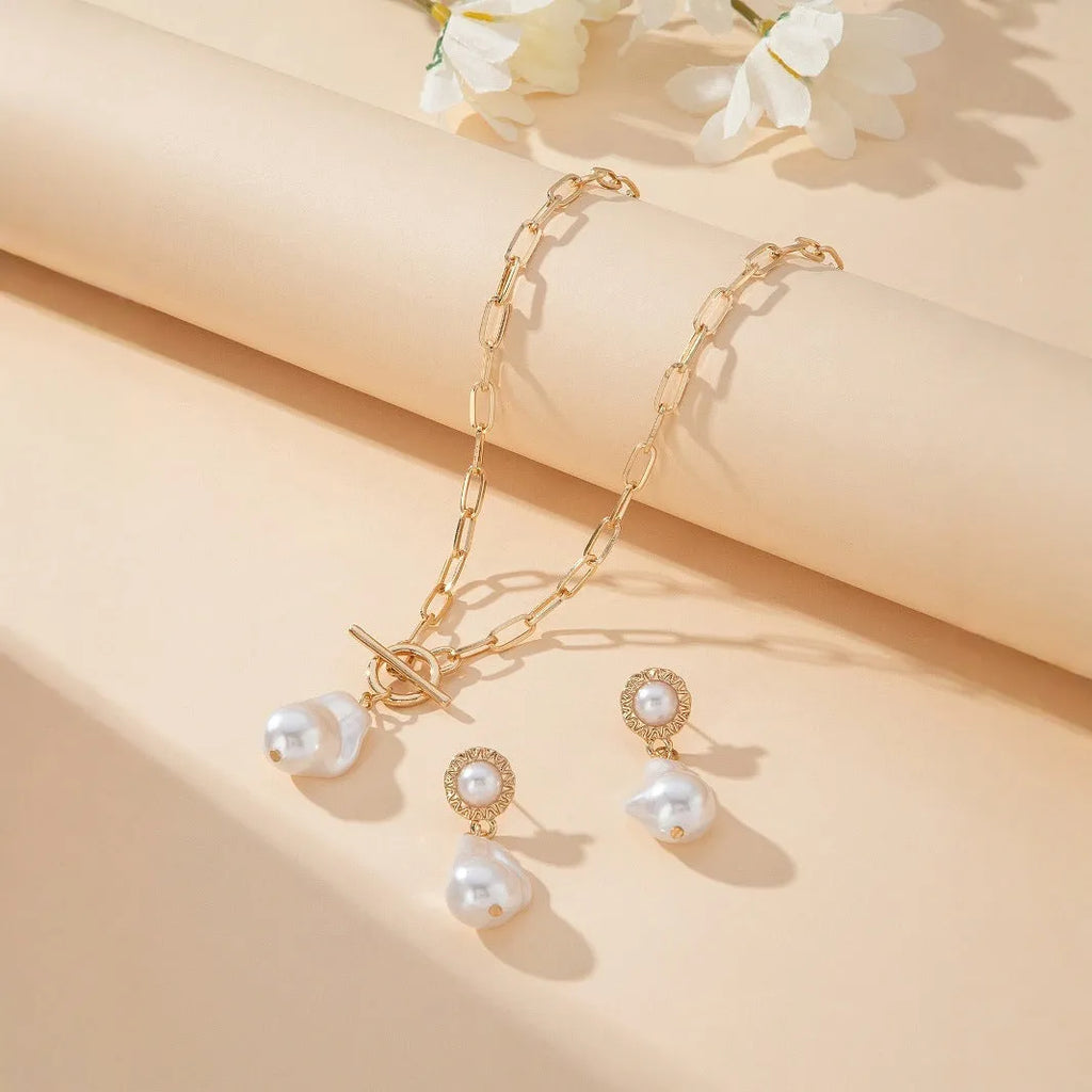 Gold-tone baroque pearl necklace and earrings 2-piece jewellery set for women
