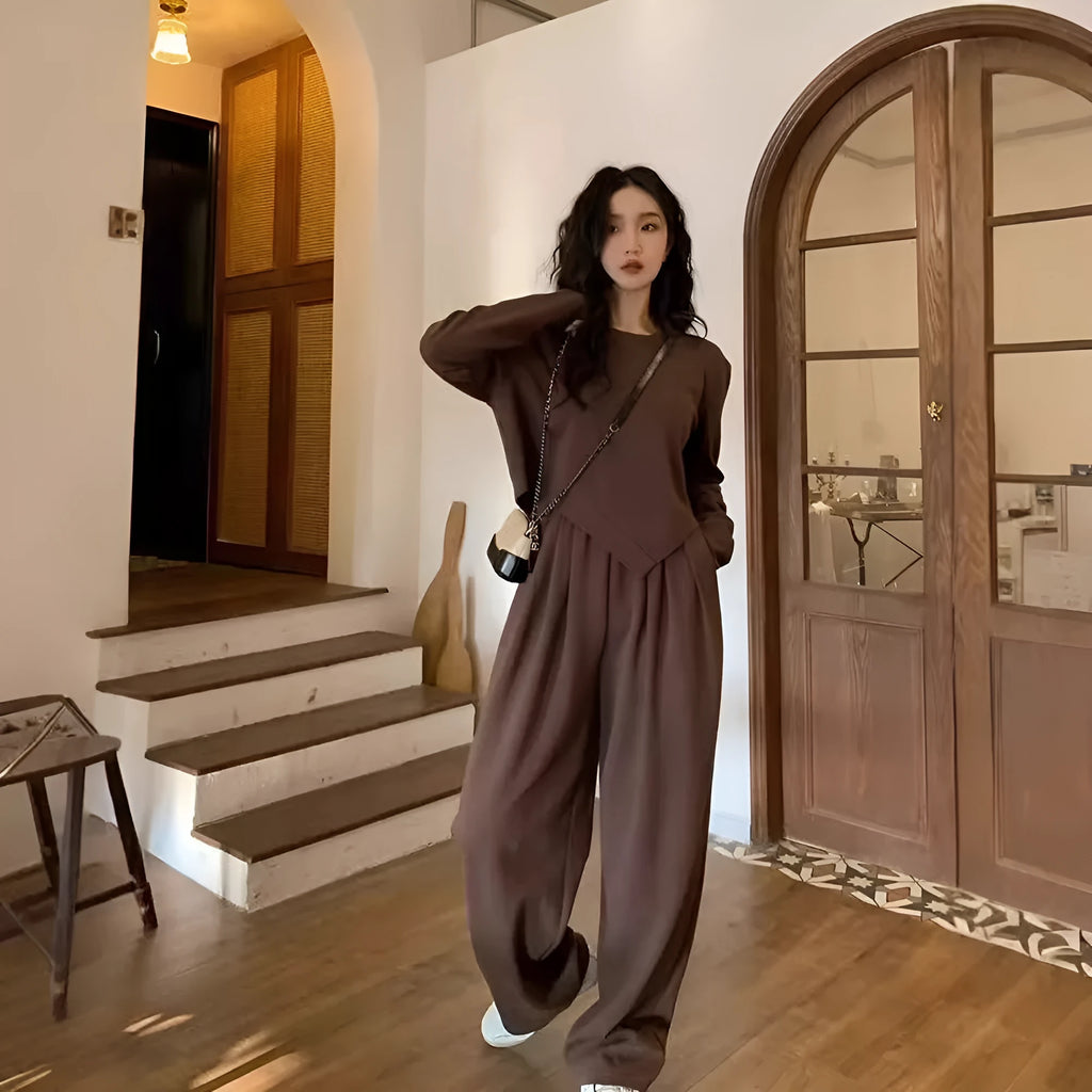 Women's brown loose-fit polyester sports suit set with long sleeves and full-length trousers.