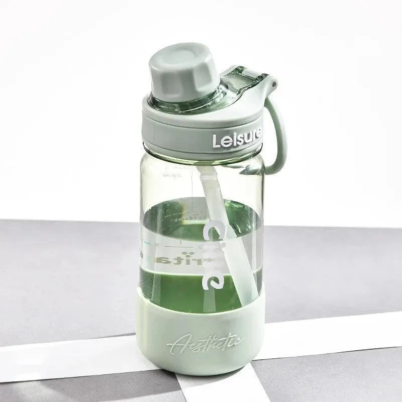 Cartoon pattern plastic straw cup in gray green or pink with heat-resistant single layer design and 520ml to 1000ml capacity options
