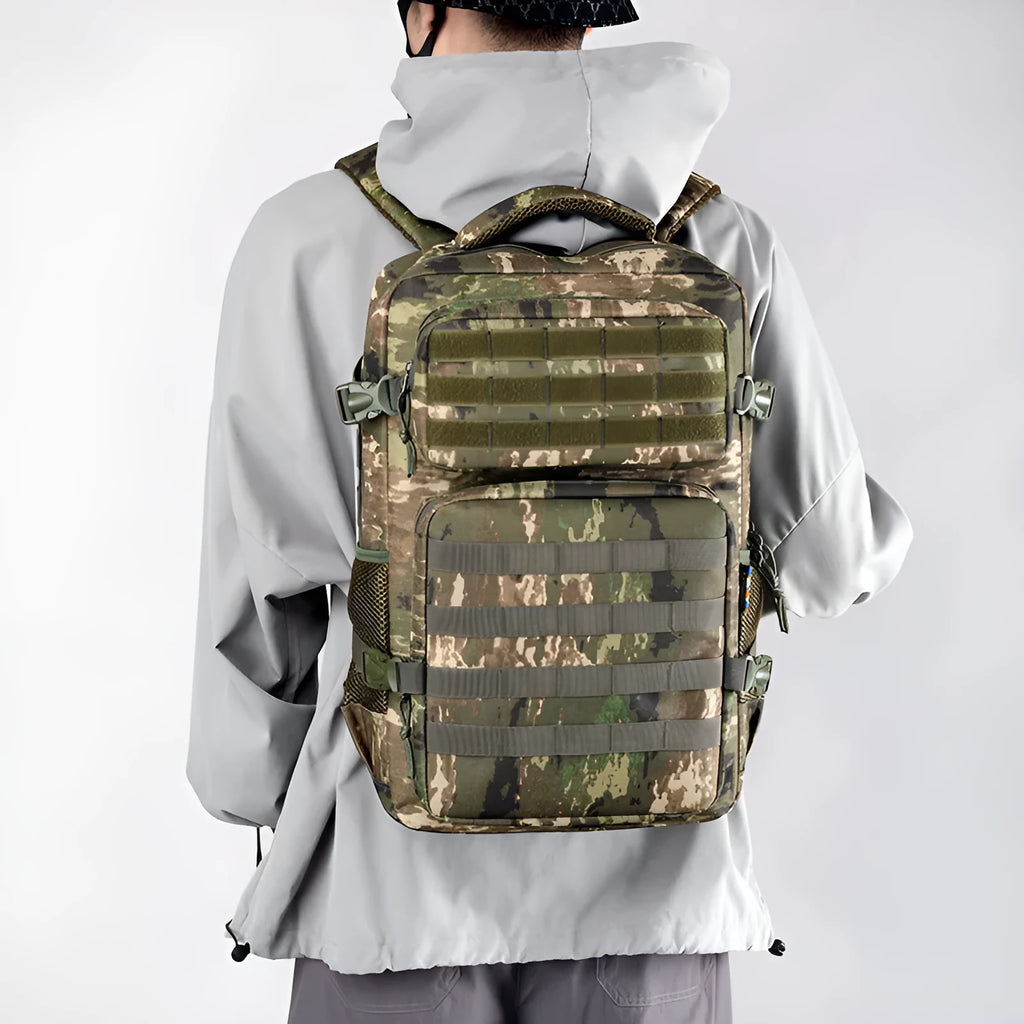 Outdoor camouflage mountaineering backpack Oxford cloth 20-35L breathable waterproof anti-theft curved shoulder strap