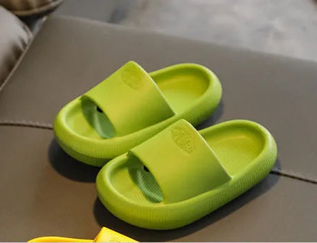 Children's EVA slippers in mixed colours with non-slip soles