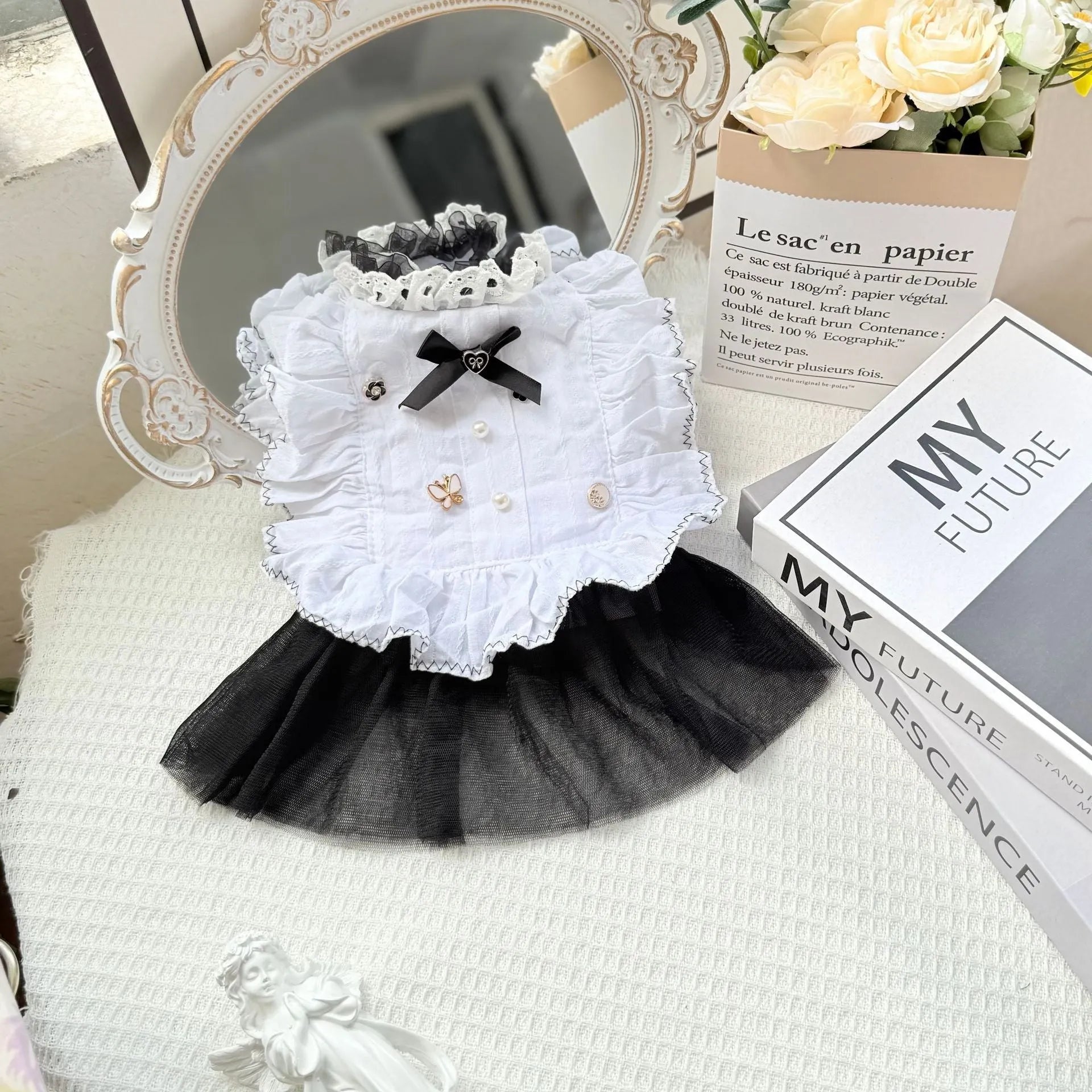 White yarn princess-style waltz gauze skirt for a small dog on a mannequin.