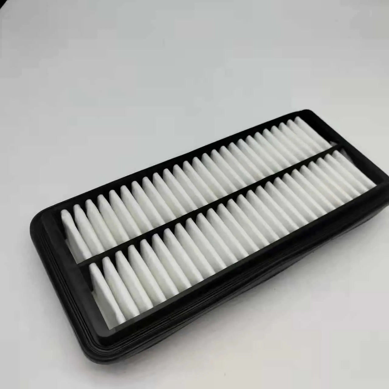 Black rectangular car air filter measuring 256mm by 113mm by 40mm for modern vehicles