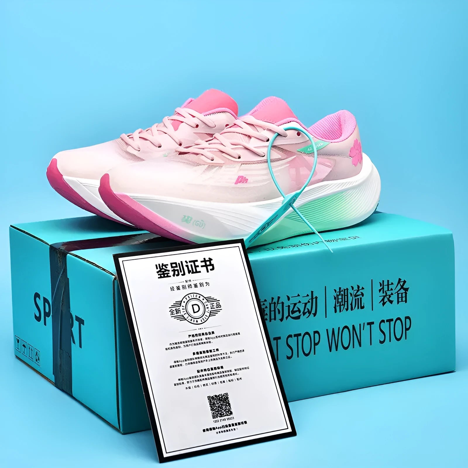 Low-top unisex racing sneaker with carbon plate, shown in Glacier colour with front lace-up detail.