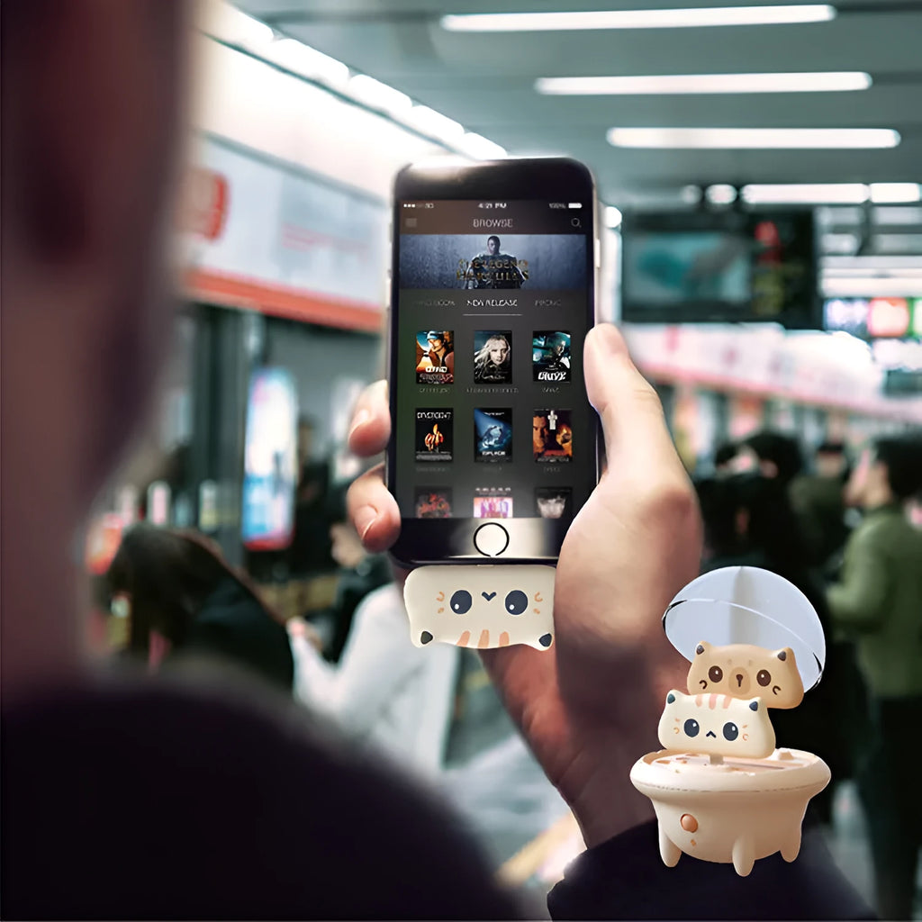 Cartoon bear design fast charging power bank for Apple iPhone and Type C devices.
