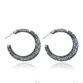C-shaped alloy earrings with engraved vintage details in bronze and silver colour options