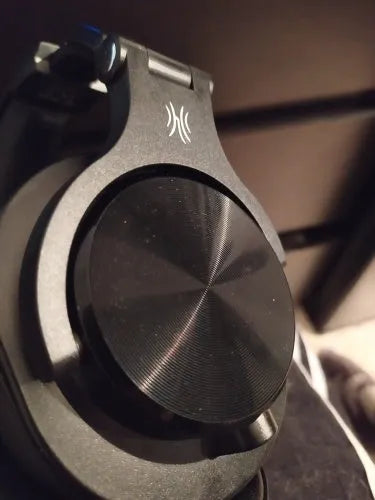 OneOdio black over-ear studio headphones with a wired connection.