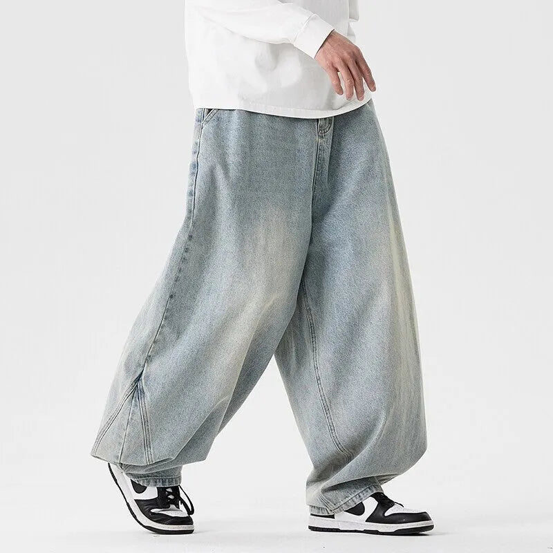 Men's plus size wide leg casual jeans in straight cut baggy trousers style