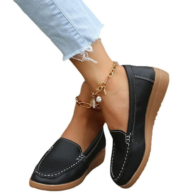 Women's PU leather laofers flat shoes with round toe and car suture detail.