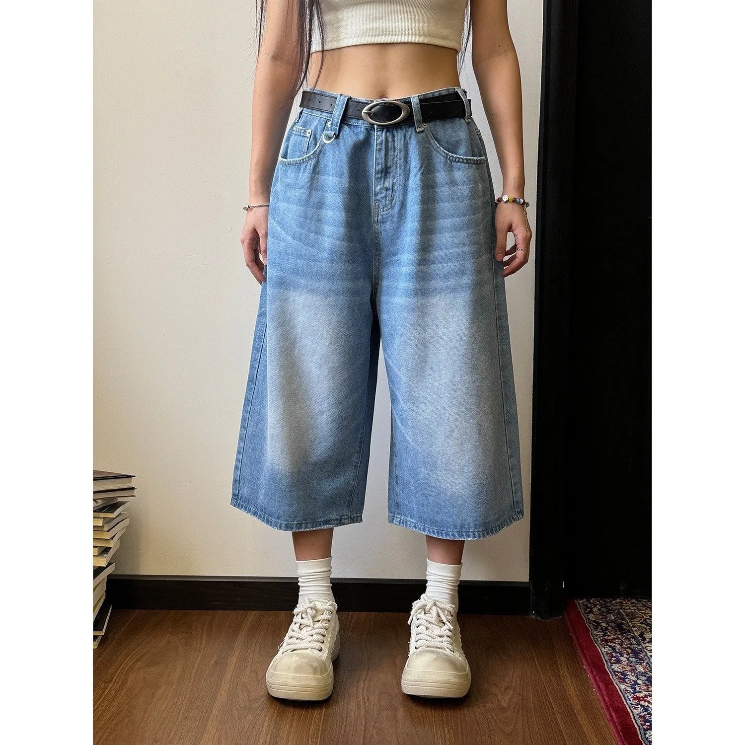 Man wearing loose straight-cut blue jeans shorts made from Trueran denim fabric.