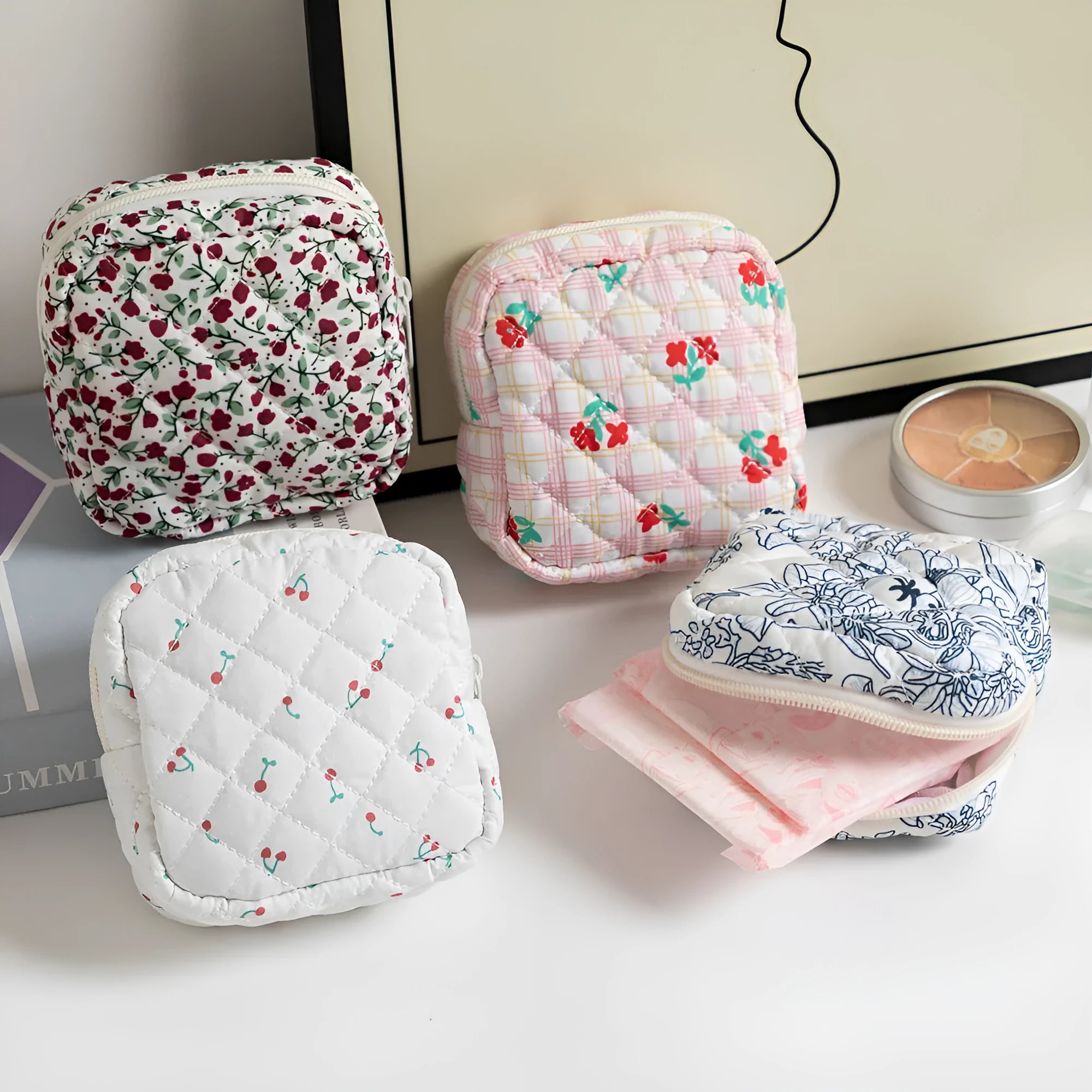 Polyester key storage bag with floral pattern and sewing thread decorative details