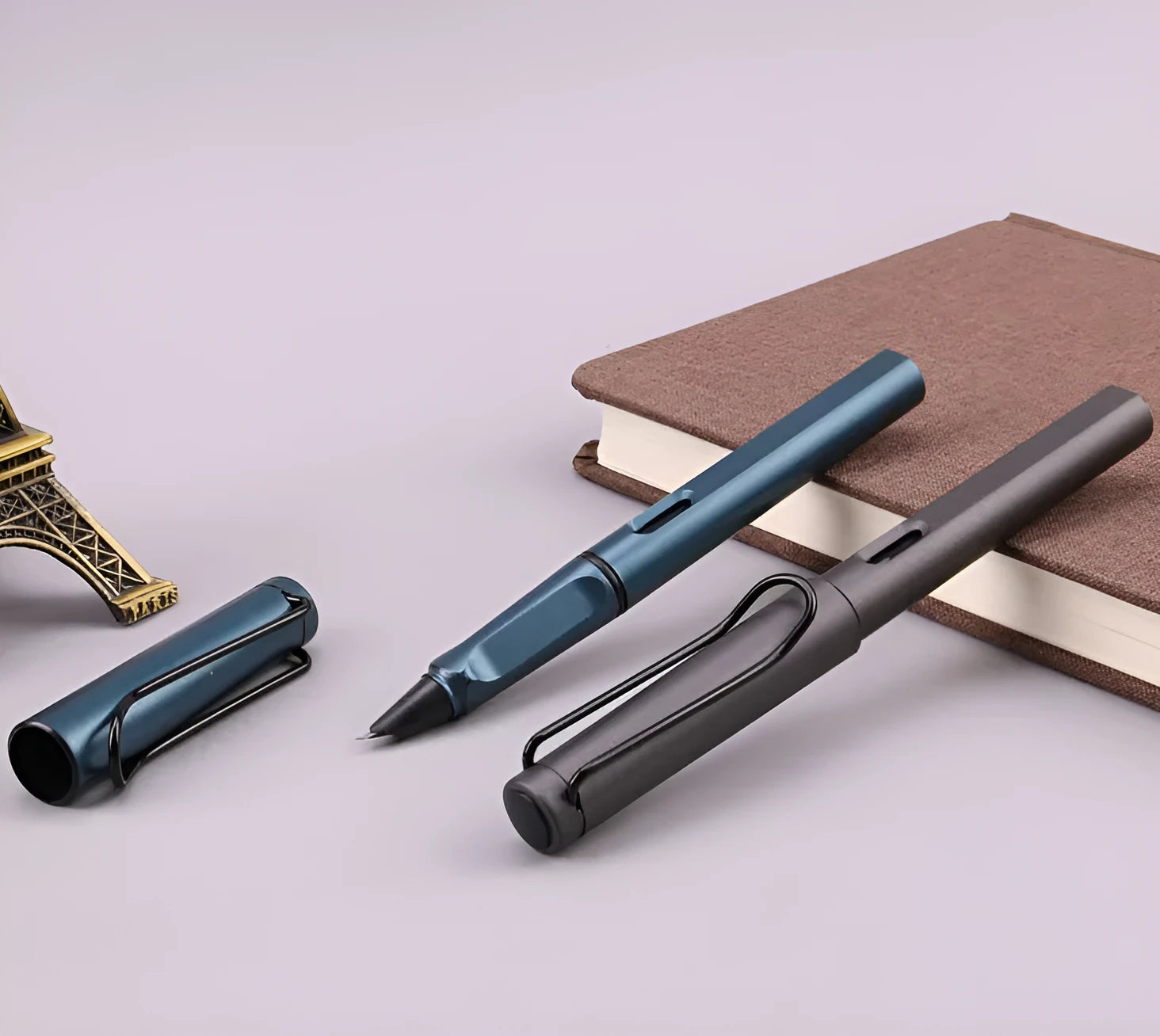 Black or blue frosted ink bag fountain pen with a choice of 0.38mm or 0.5mm nib.