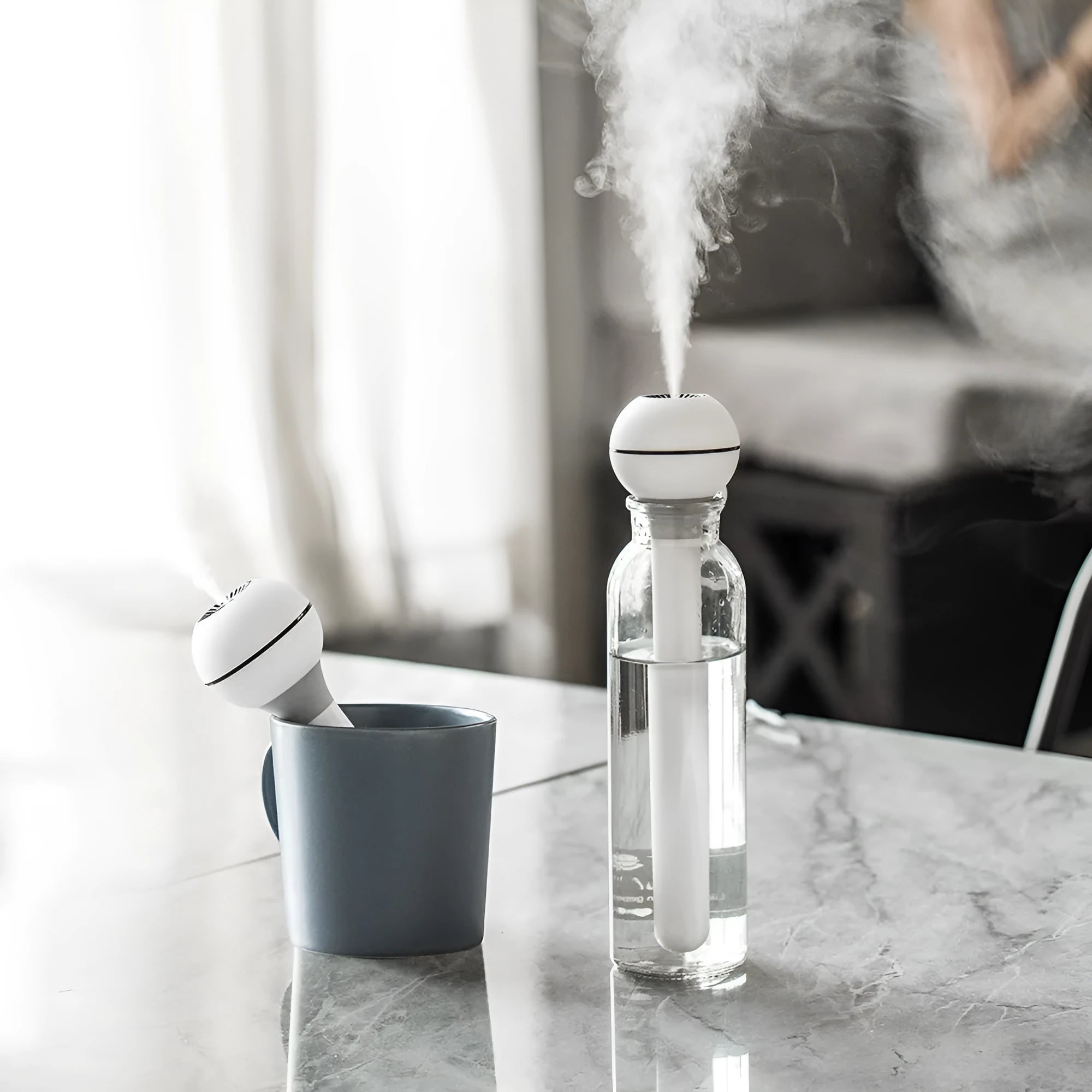 Magic wand ultrasonic humidifier in columnar shape with USB port and 1 litre water tank.
