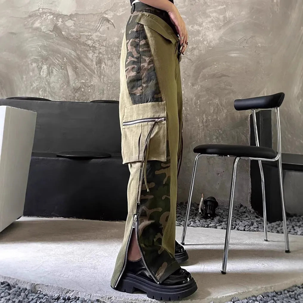 Women's high-waist straight-leg jeans with leopard print on dark khaki denim and contrast stitching details