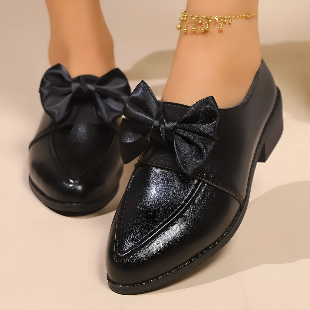 Women's British-style leather shoes with decorative bow details and rubber sole