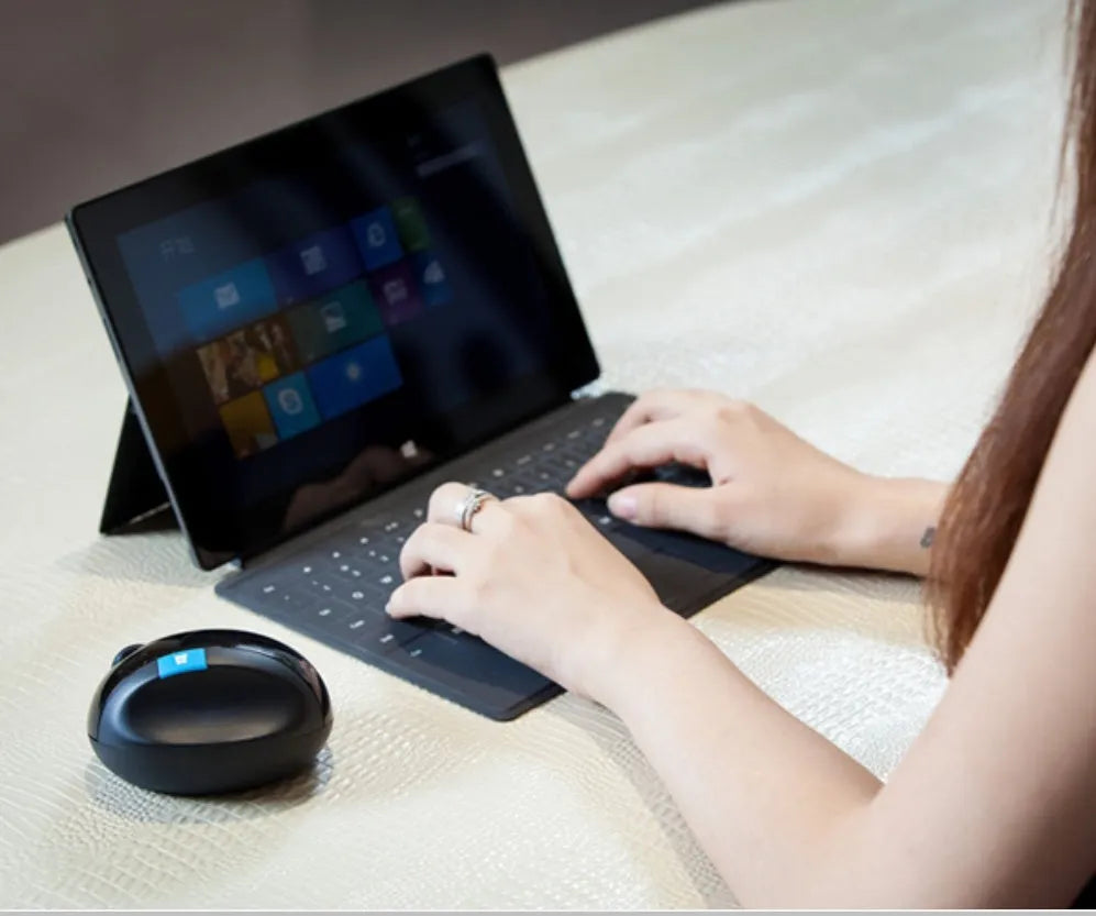Microsoft ergonomic wireless mouse in black with 2.4GHz USB receiver and AA batteries