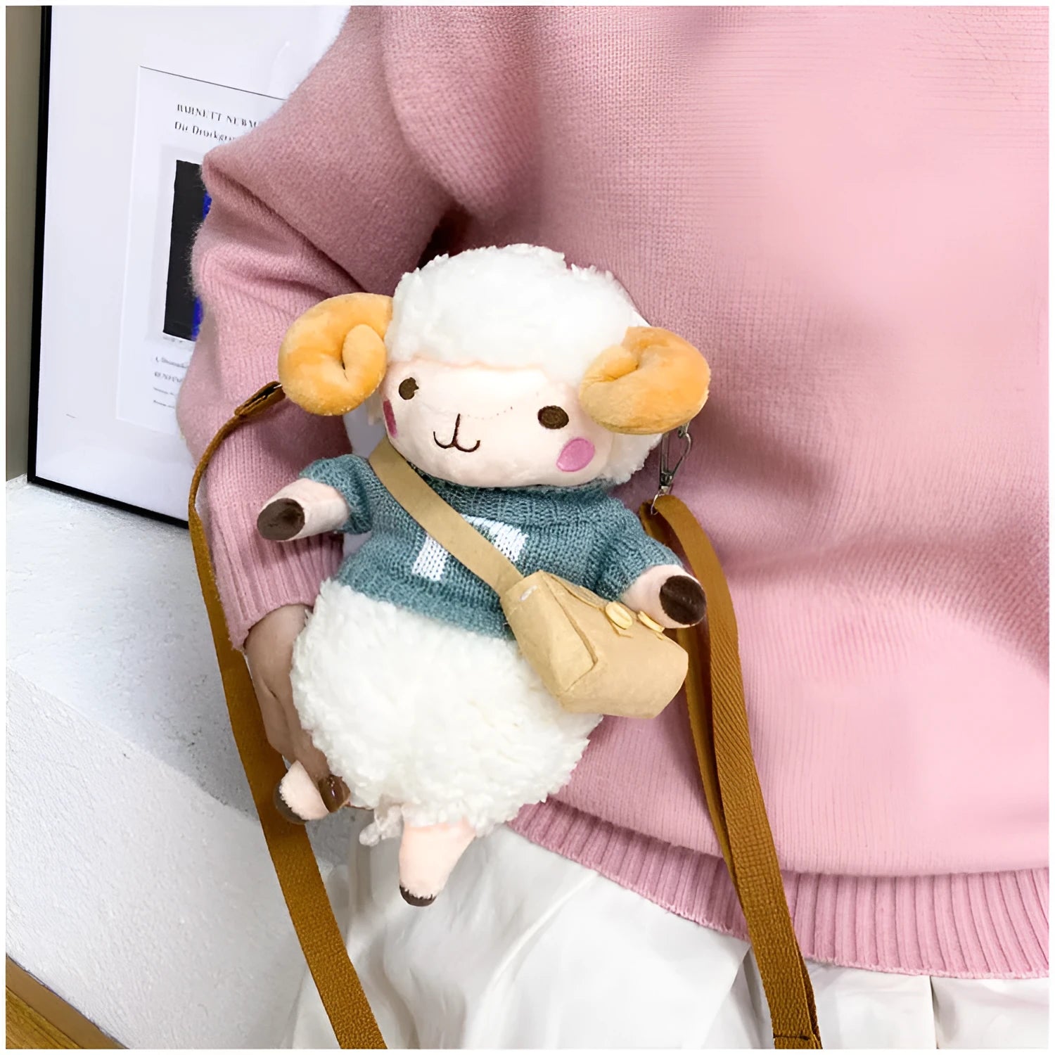 Little Sheep plush crossbody bag with lamb pattern, square shape and zipper opening in blue colour