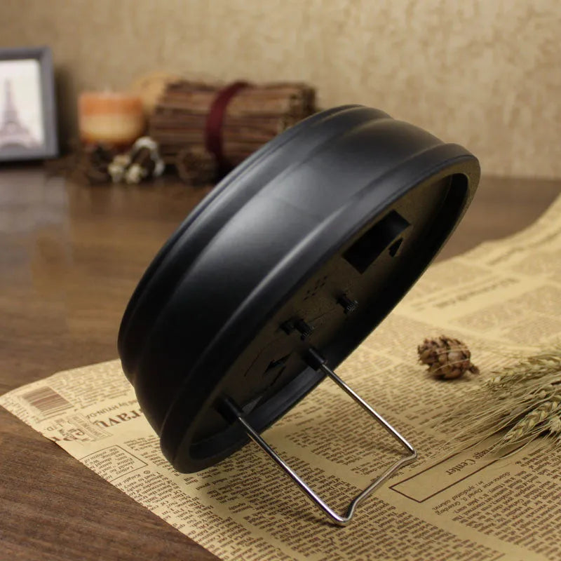 European retro style 6-inch round desk clock with silent sweep movement and decorative design