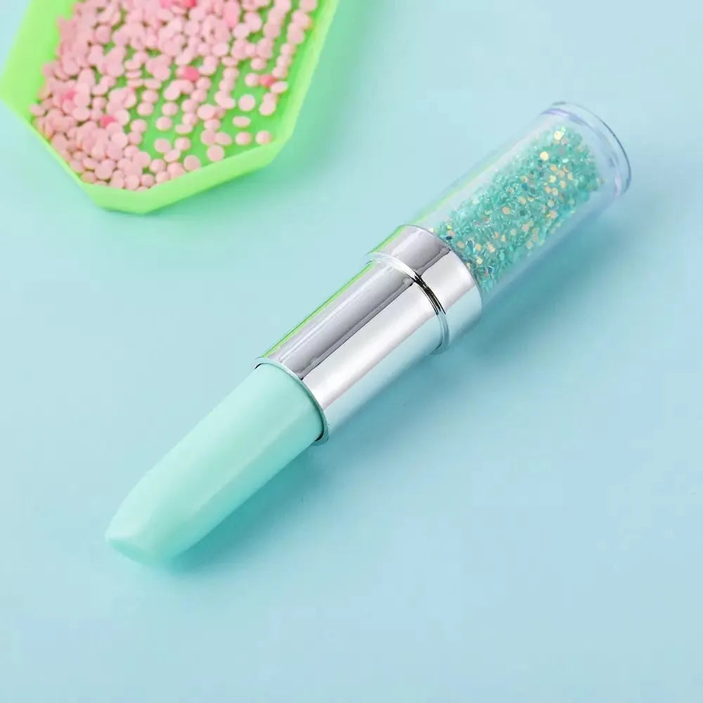 Diamond painting point drill pen in plastic, green colour, with a fine tip for cross stitch and diamond embroidery.