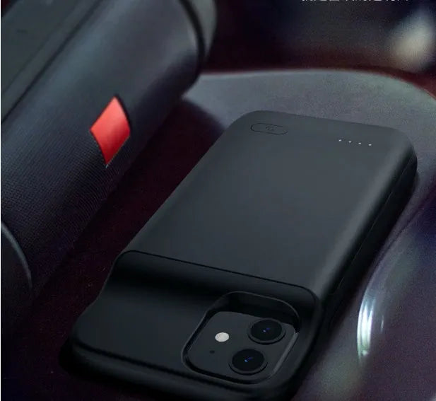 Black ultra-thin TPU back clip wireless battery pack for iPhone 12, showing clip and multi-U port.