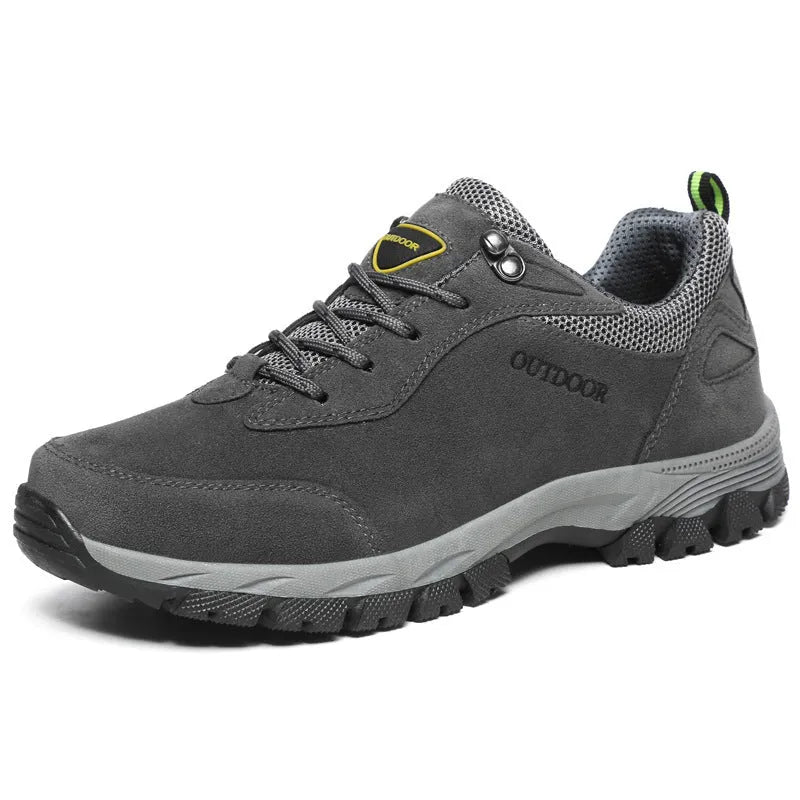 Men's low-top hiking shoes in army green with mesh interior and viscose sole