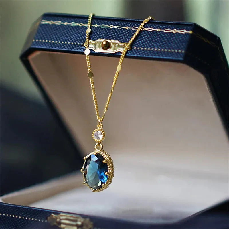 Gold geometric French retro electroplated copper necklace for women and unisex wear.