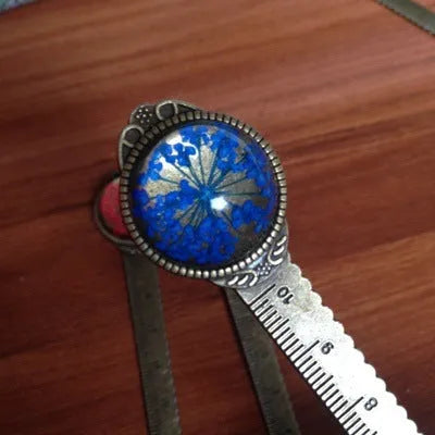 Handmade dry flower gypsophila ruler bookmark with pressed immortal flowers in classical style