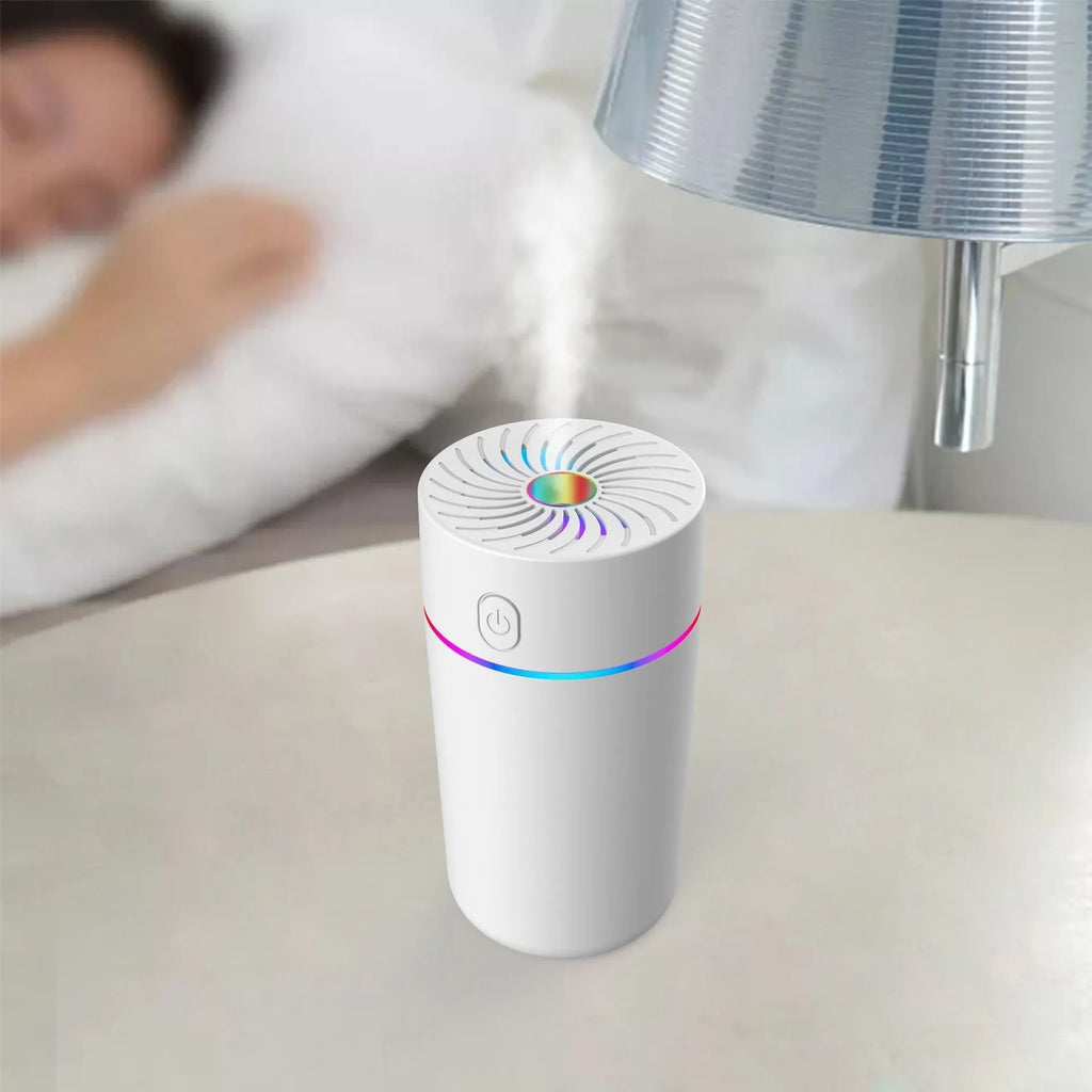 Compact car USB humidifier with aromatherapy function in black or white colour options