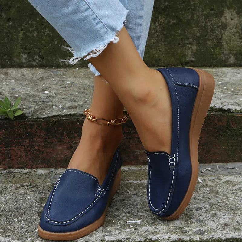 Women's PU leather laofers flat shoes with round toe and car suture detail.
