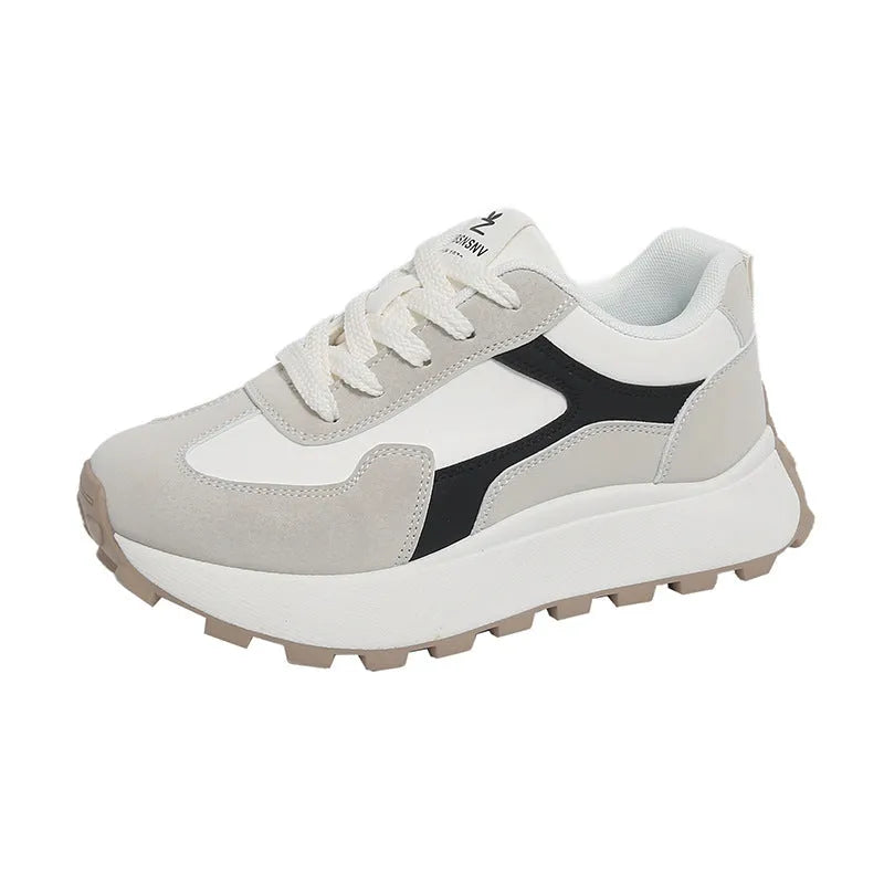 Women's low-top platform sports running shoes in card black with mesh lining and rubber soles