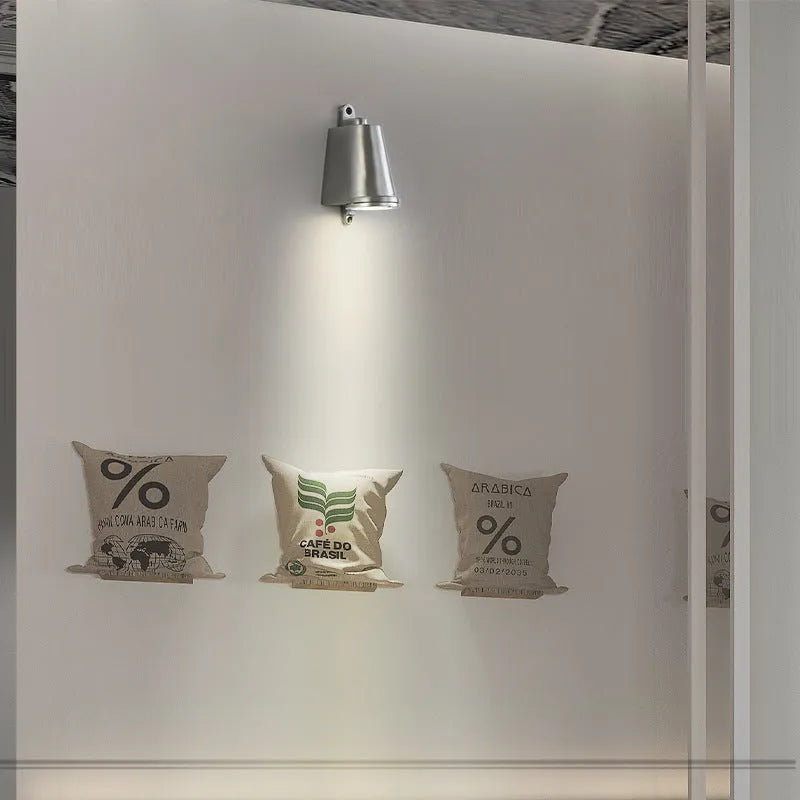 Cast aluminum horseshoe wall lamp in sand ash finish measuring 75mm for outdoor industrial lighting