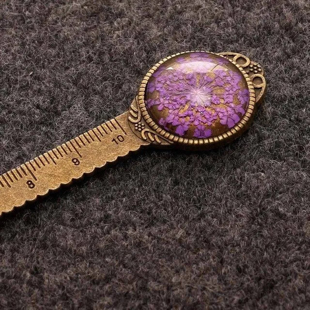 Handmade dry flower gypsophila ruler bookmark with pressed immortal flowers in classical style
