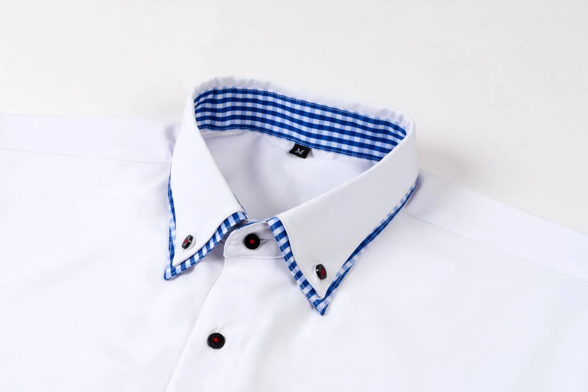 Casual cardigan shirt in solid colour with double collar stitching, three-button placket, and stretch polyester fabric