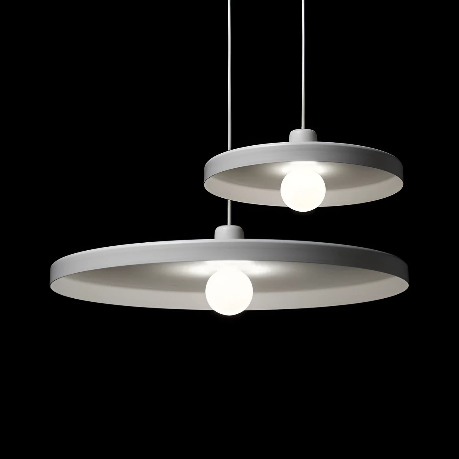 Aluminium alloy bar chandelier in black or white finish with 35cm 50cm or 60cm diameter for restaurant lighting