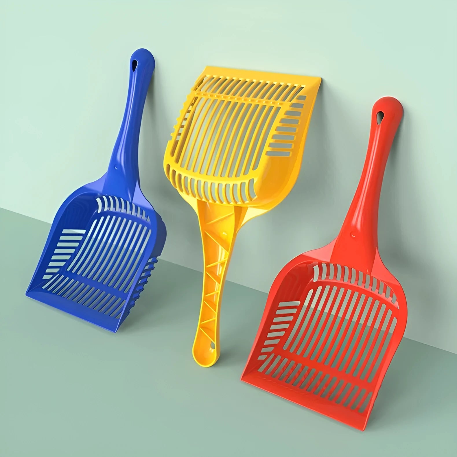 Blue plastic cat litter scoop for cleaning cat toilet trays