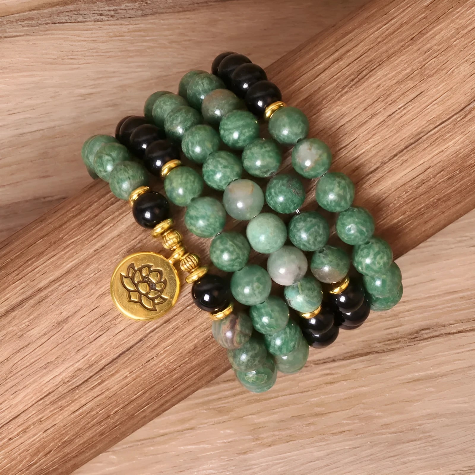 Green and black elastic beaded bracelet with alloy construction and natural style