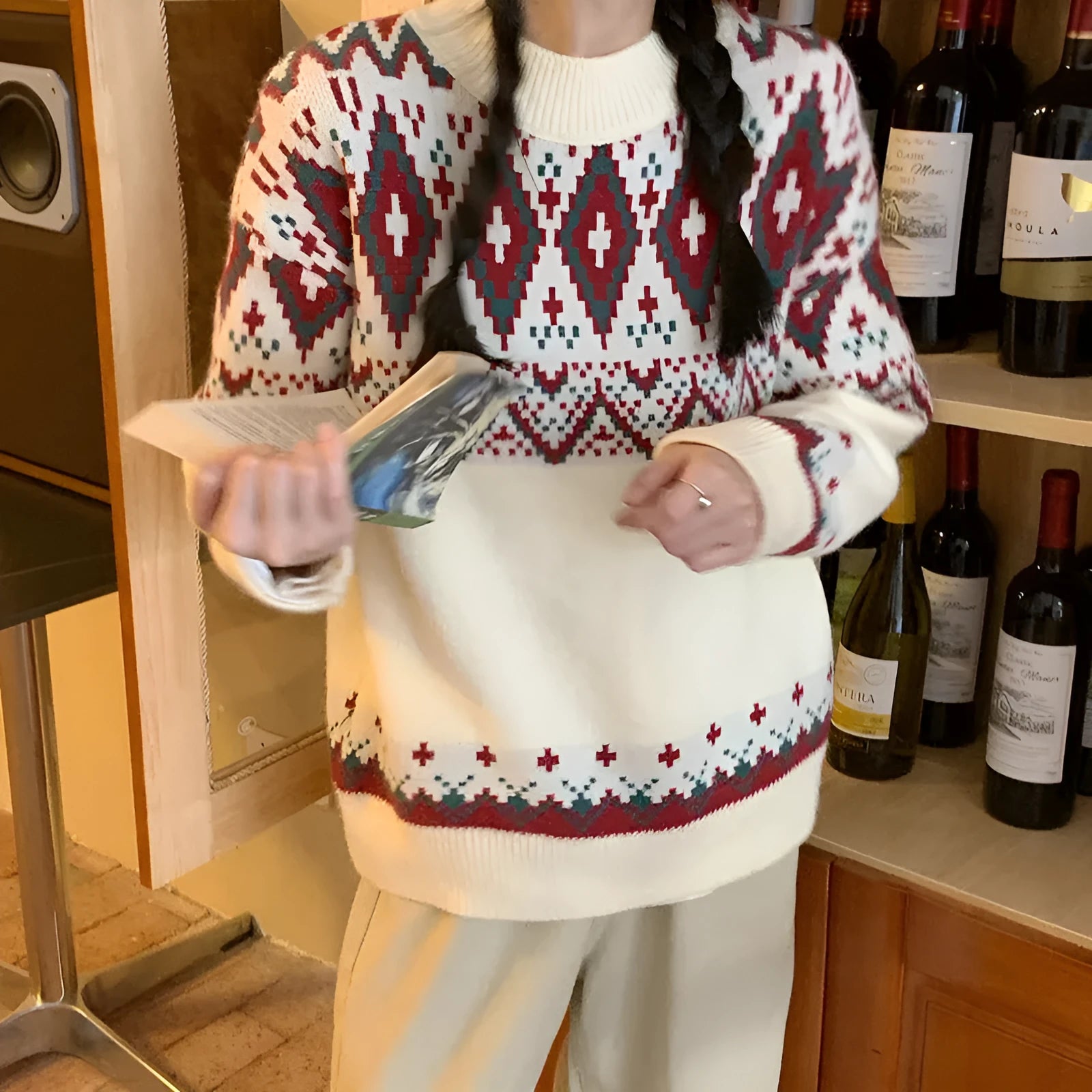 Striped retro style pullover knitted top in red or white colour with long sleeves