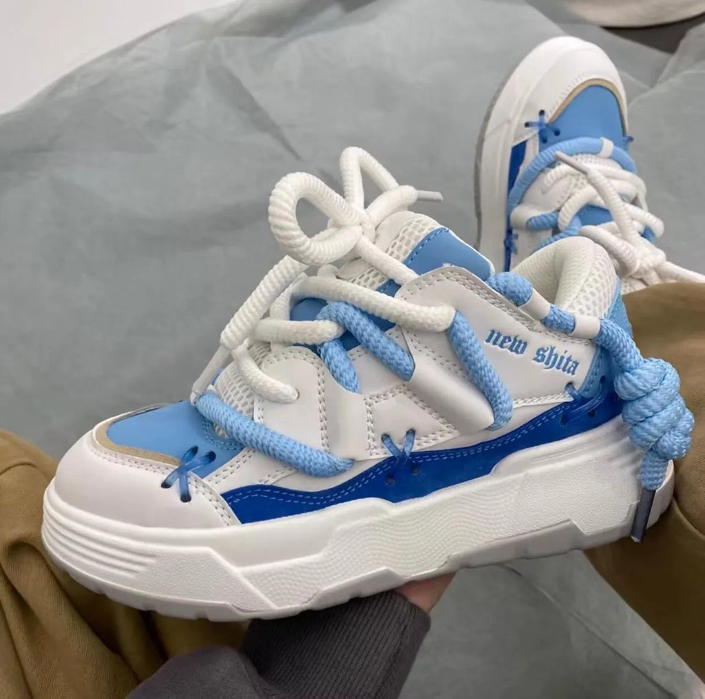 Women's grey retro chunky sneakers with a thick rubber sole and flat 6-8 cm heel.
