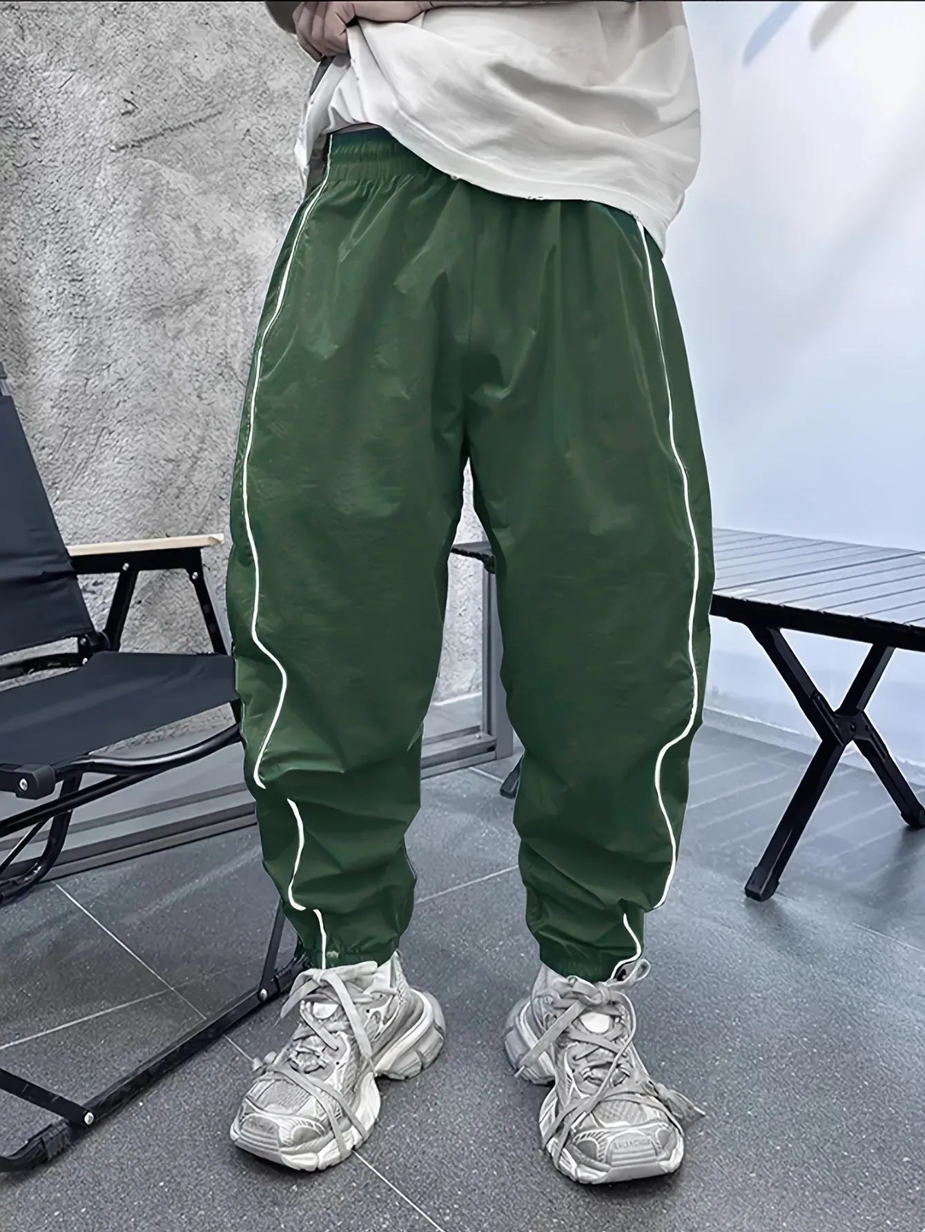 Men's loose fit cropped sports trousers in bamboo fibre, shown in blue colour.