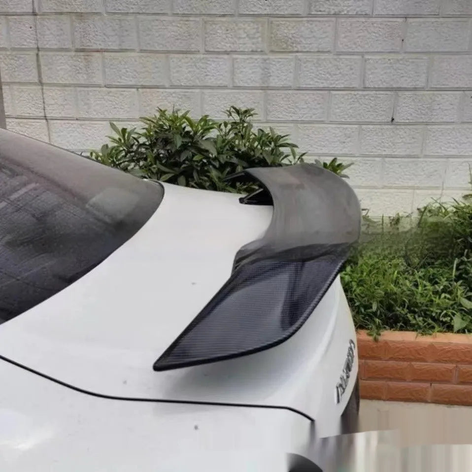 Universal punch-free car tail wing spoiler in ABS plastic shown in carbon pattern finish