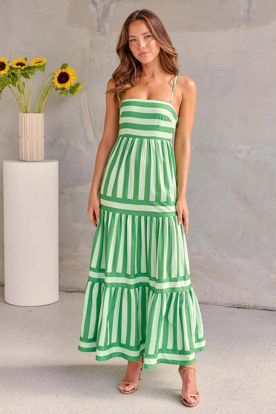 Women's striped printed summer dress with square neckline, backless design and pockets