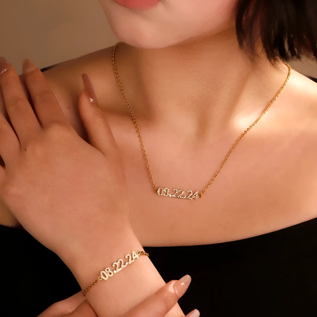 Stainless steel digital bracelet with diamond studded numbers in gold, rose gold or steel colour