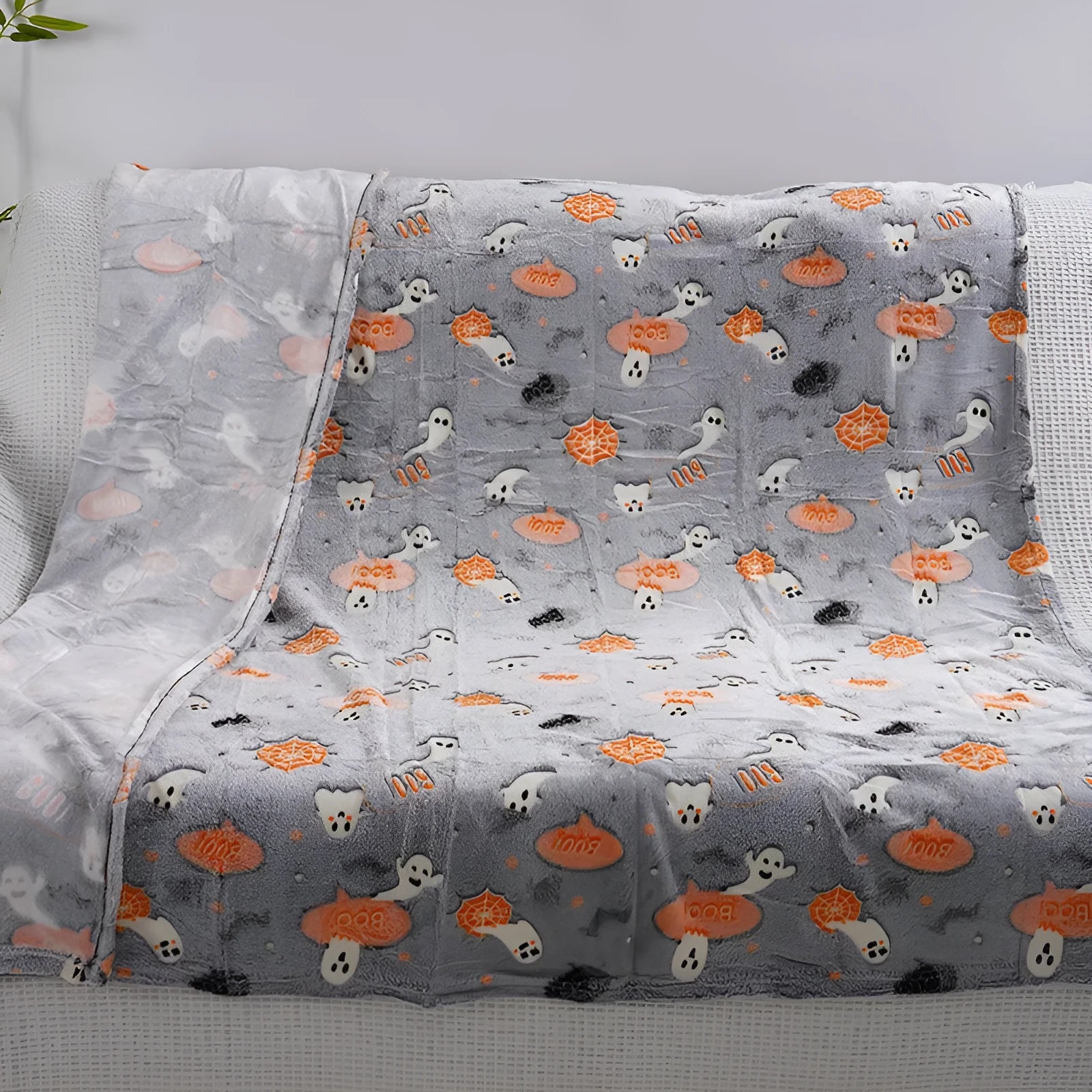 Children's flannel blanket with cartoon print in two sizes for nursery use and air conditioner cover