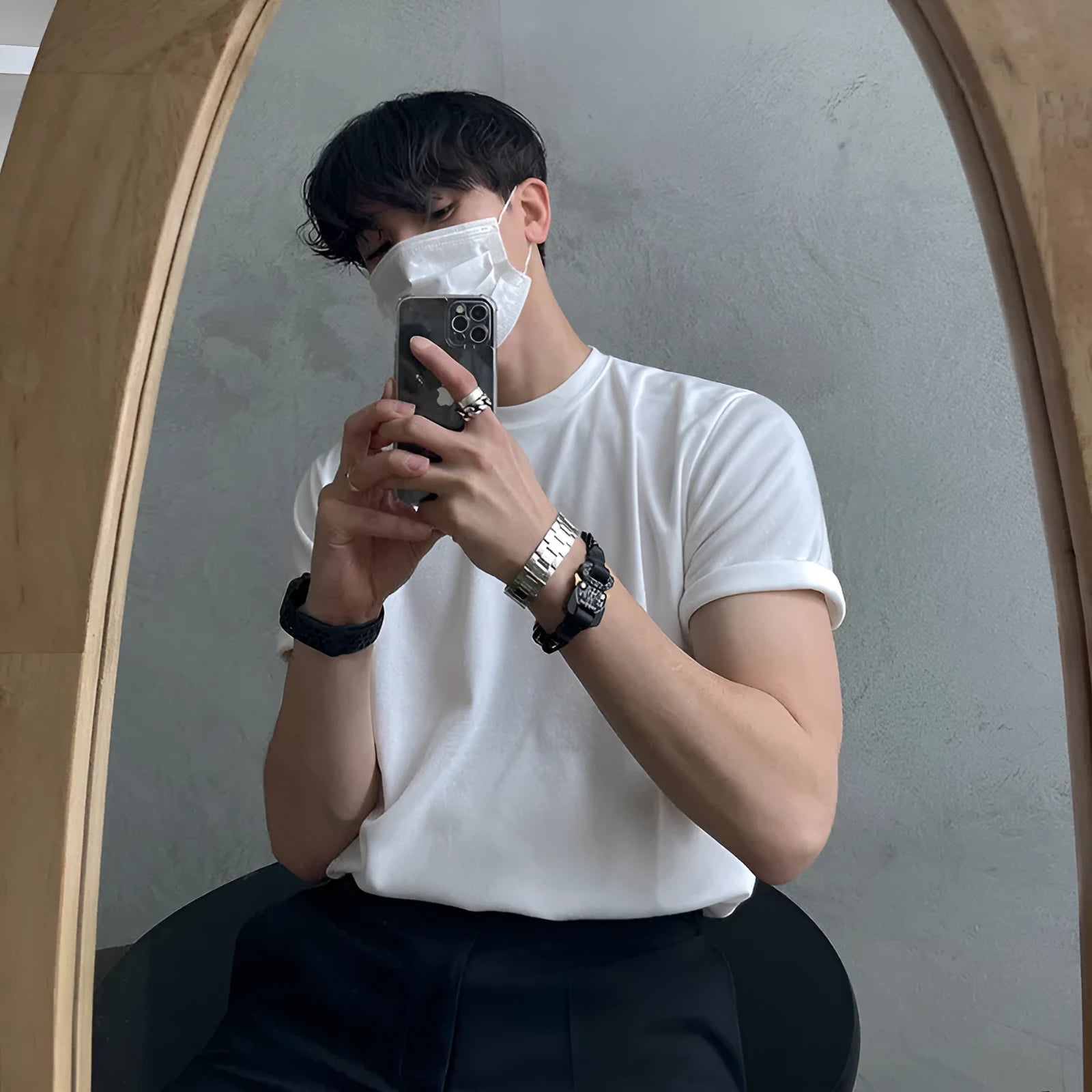 Men's solid color round neck cotton t-shirt in white or black with half sleeves and slim fit