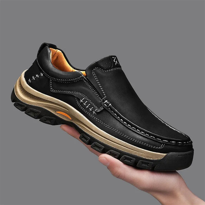 Men's black PU leather mountaineering shoes with thick rubber sole and round toe design