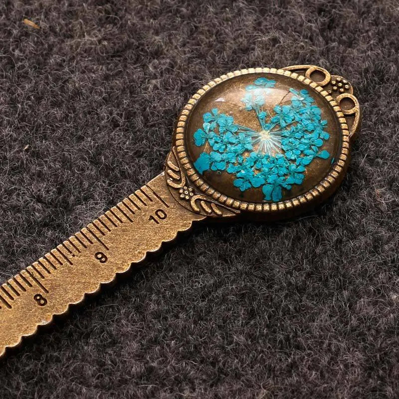 Handmade dry flower gypsophila ruler bookmark with pressed immortal flowers in classical style